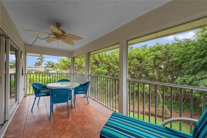 Sunroom / solarium with ceiling fan