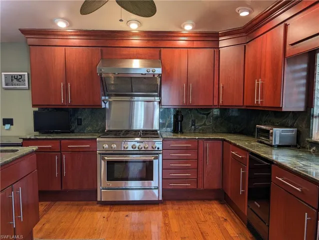 Gas Range and Electric Oven