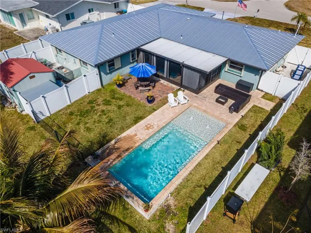 Bird's eye view of a pool area