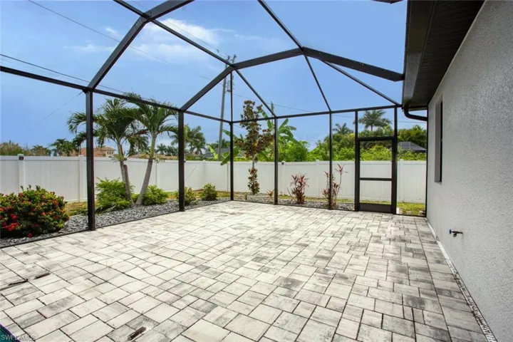 Screened patio with paver flooring