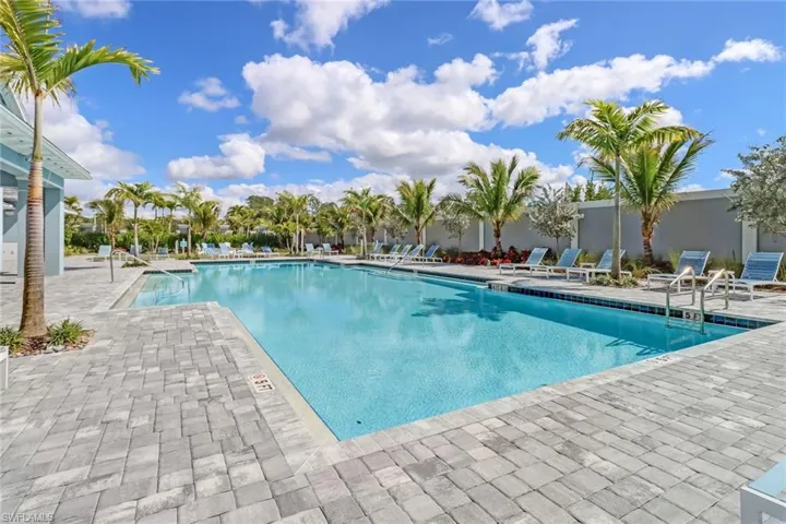 2665 Seychelles Cir 1907, Naples, Florida 34112