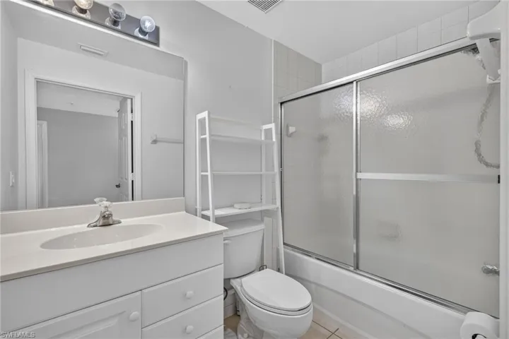 Guest bathroom with tub/shower combination