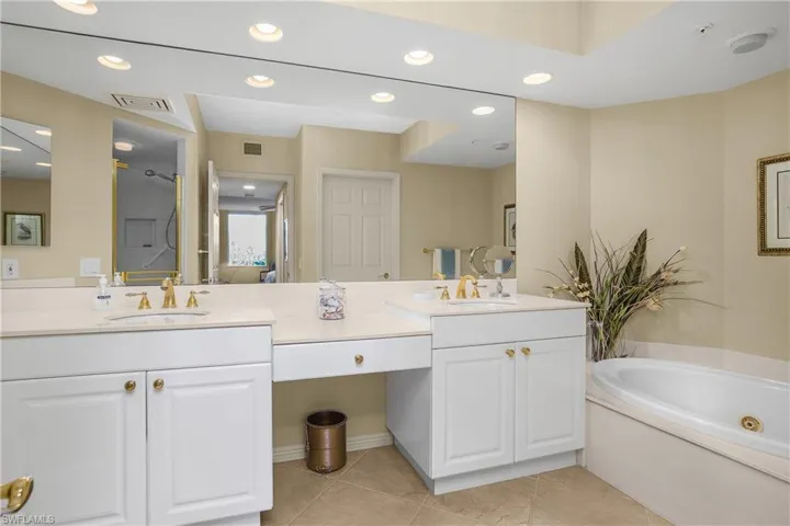 7225 Pelican Bay Blvd 204, Naples, Florida 34108