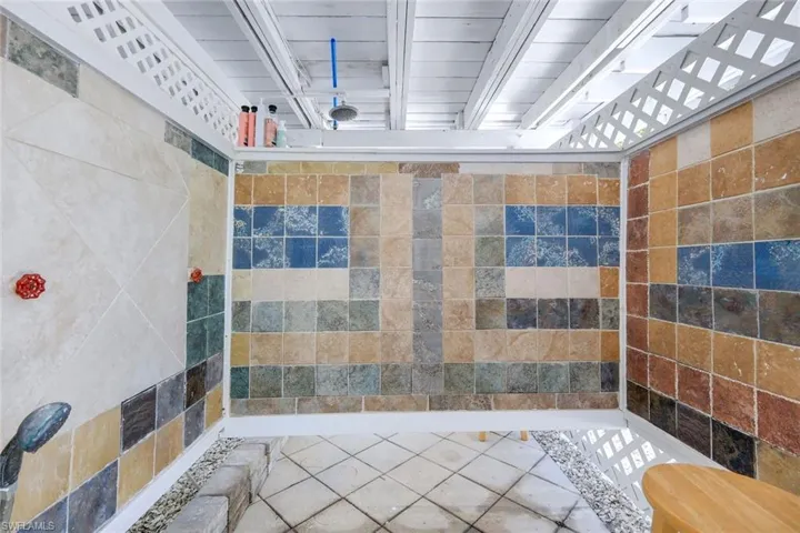 Full bath with tiled shower
