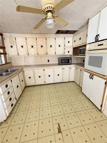 8180 Breeze Dr, North Fort Myers, Florida 33917
