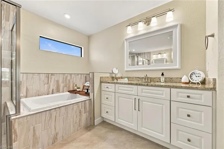 2323 Nw 43rd Ave, Cape Coral, Florida 33993