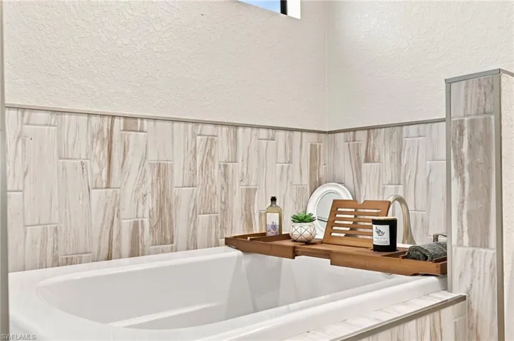 2323 Nw 43rd Ave, Cape Coral, Florida 33993