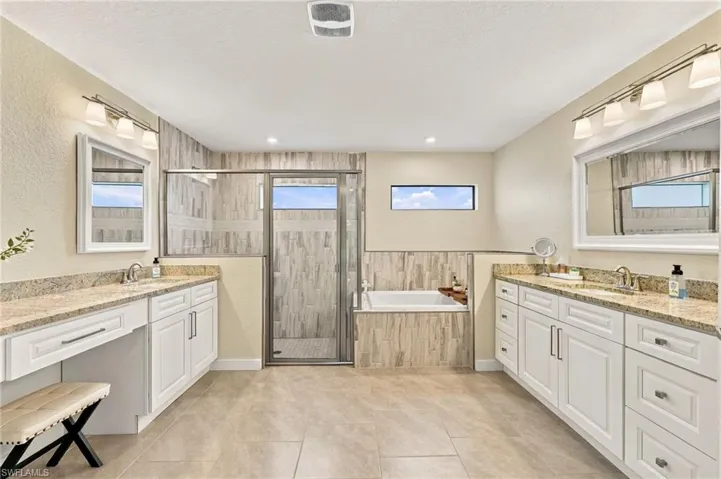 2323 Nw 43rd Ave, Cape Coral, Florida 33993