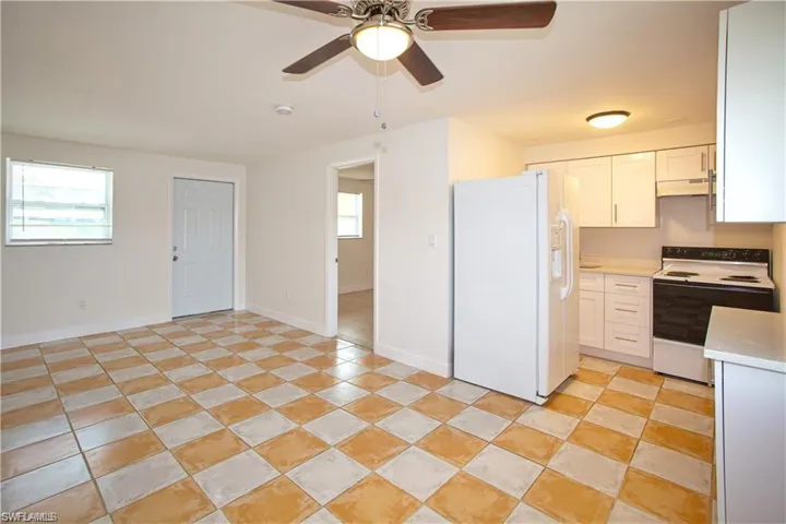 4602  Gulfstream  DR, Naples, FL 34112