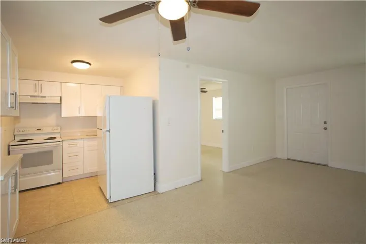 4602  Gulfstream  DR, Naples, FL 34112