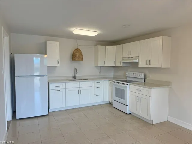 4602  Gulfstream  DR, Naples, FL 34112