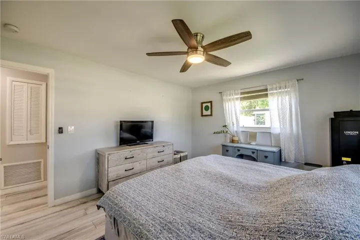 Primar bedroom