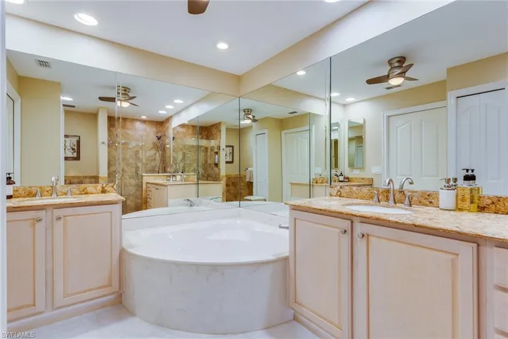 8177 Saratoga Dr 1002, Naples, Florida 34113