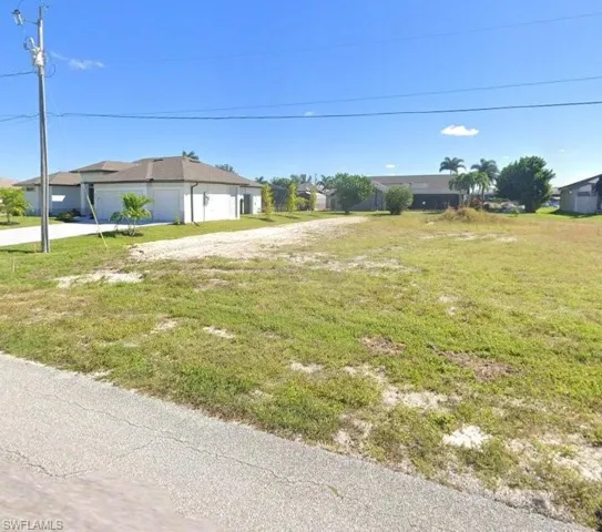 813 38th Pl, Cape Coral, Florida 33993