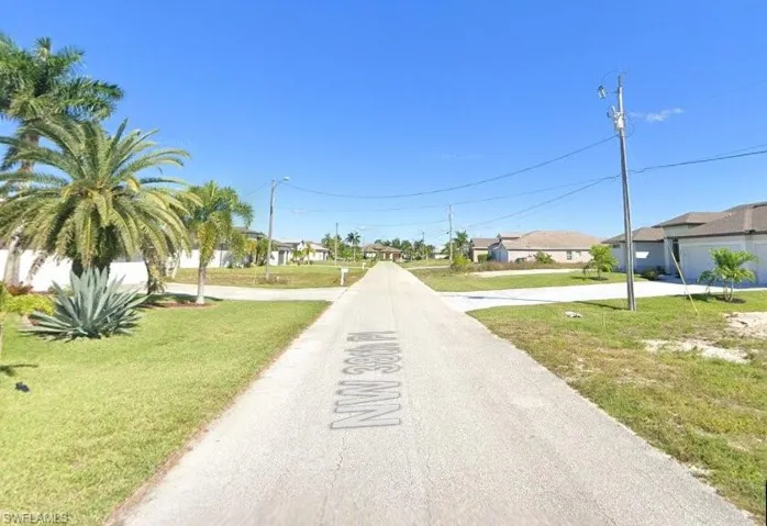813 38th Pl, Cape Coral, Florida 33993