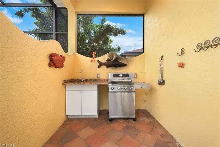 Outdoor kitchen area