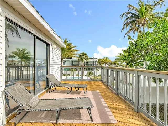 8010  Buccaneer  DR, Fort Myers Beach, FL 33931