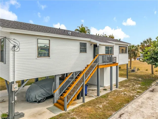 8010  Buccaneer  DR, Fort Myers Beach, FL 33931