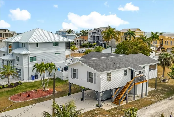 8010  Buccaneer  DR, Fort Myers Beach, FL 33931