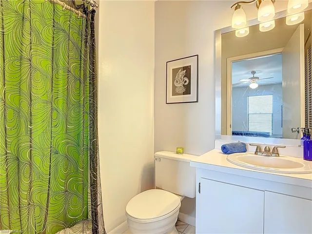 Guest bathroom 3 with shower