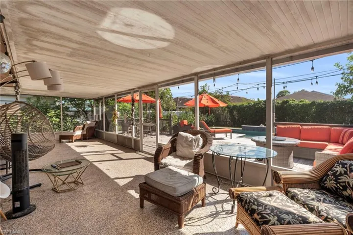 Large screened in lanai