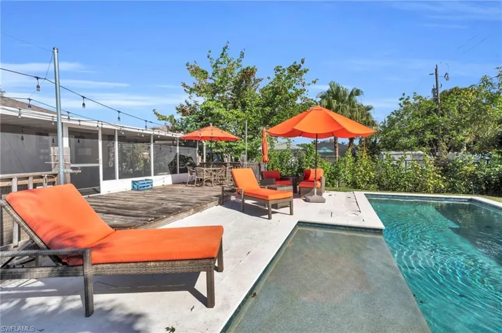 Pool with sun shelf