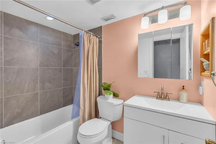 Bathroom with Shower/Tub Combo