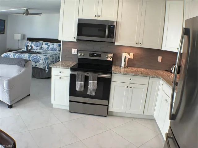 Newer kitchen, tile