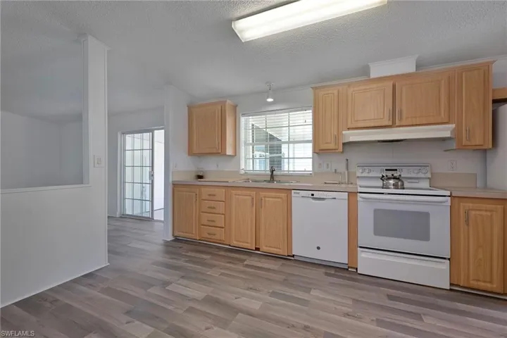276  Grosbeak  LN, Naples, FL 34114