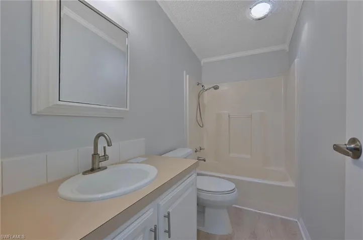 276  Grosbeak  LN, Naples, FL 34114