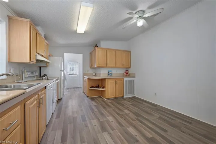 276  Grosbeak  LN, Naples, FL 34114