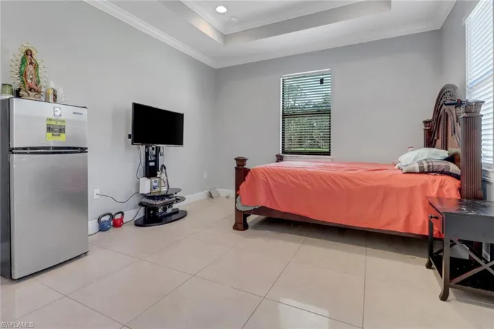 3770  10th NE AVE, Naples, FL 34120