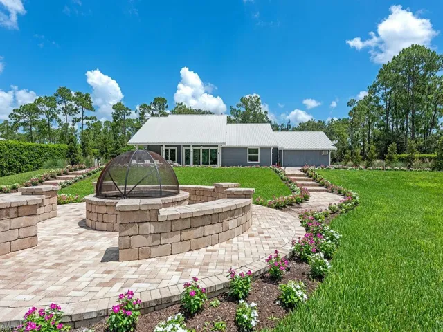 4660  7th NW AVE, Naples, FL 34119