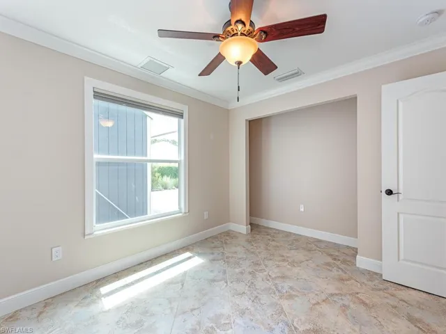 4660  7th NW AVE, Naples, FL 34119