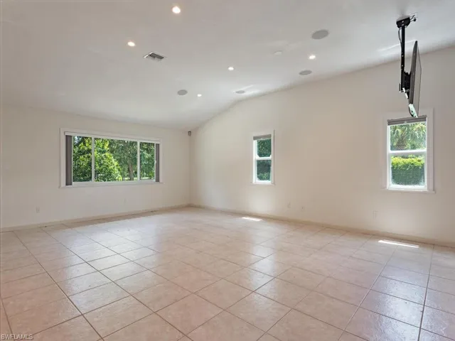 4660  7th NW AVE, Naples, FL 34119