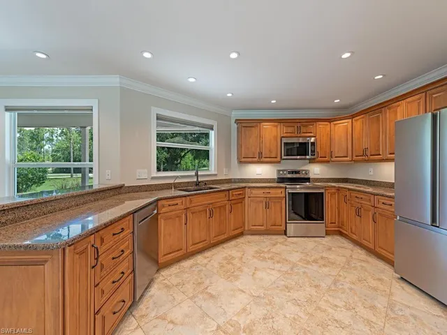4660  7th NW AVE, Naples, FL 34119