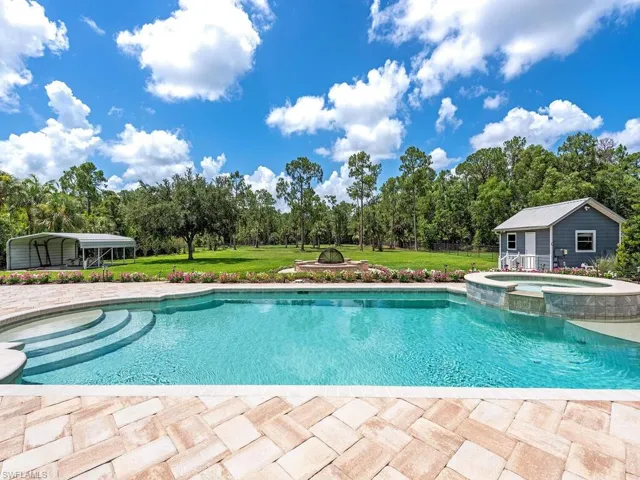 4660  7th NW AVE, Naples, FL 34119