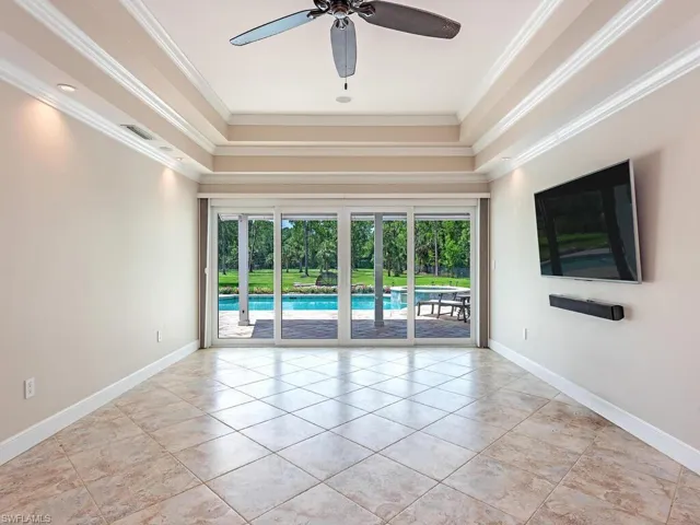 4660  7th NW AVE, Naples, FL 34119