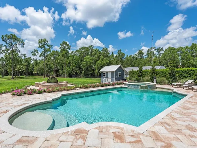 4660  7th NW AVE, Naples, FL 34119