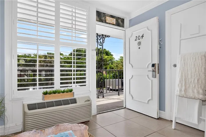 2555 9th St N 204, Naples, Florida 34103