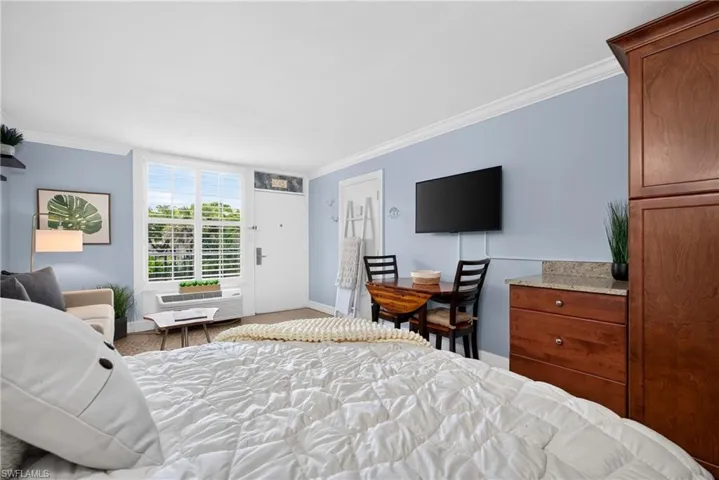 2555 9th St N 204, Naples, Florida 34103