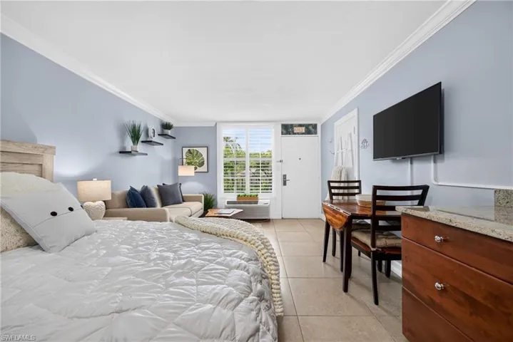 2555 9th St N 204, Naples, Florida 34103