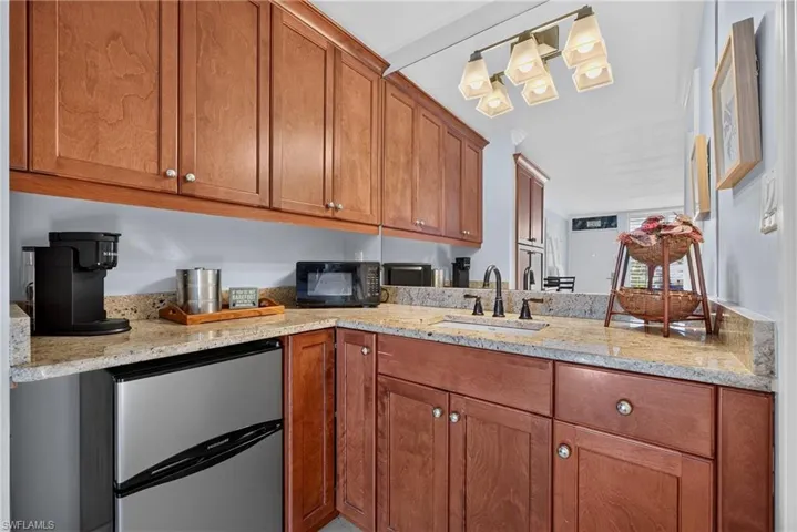 2555 9th St N 204, Naples, Florida 34103