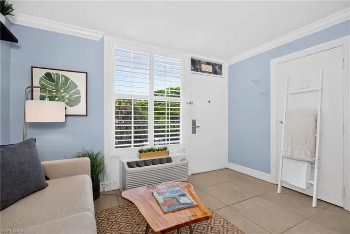 2555 9th St N 204, Naples, Florida 34103
