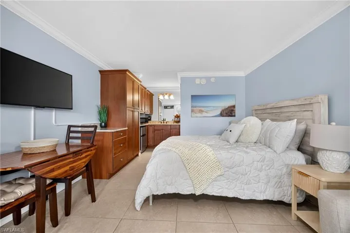 2555 9th St N 204, Naples, Florida 34103