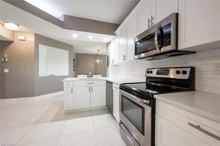 2420  Old Groves  RD, Naples, FL 34109
