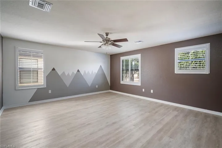 BONUS ROOM OR 4TH BEDROOM