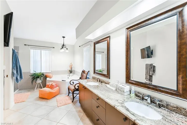 589 Lambton Ln, Naples, Florida 34104