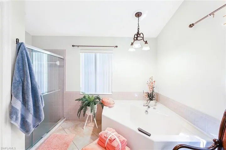 589 Lambton Ln, Naples, Florida 34104