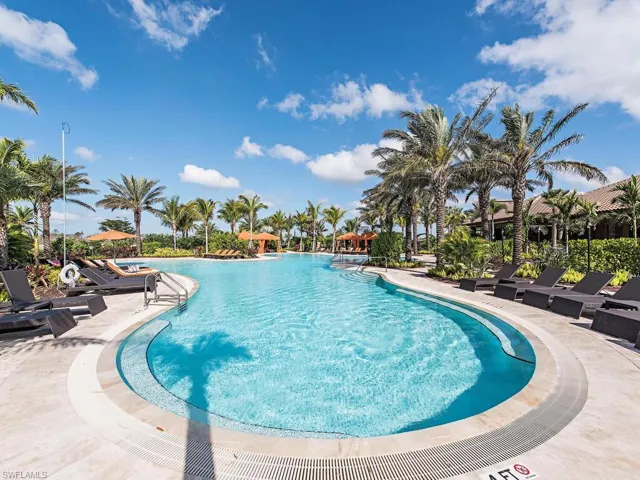 Esplanade Pool
